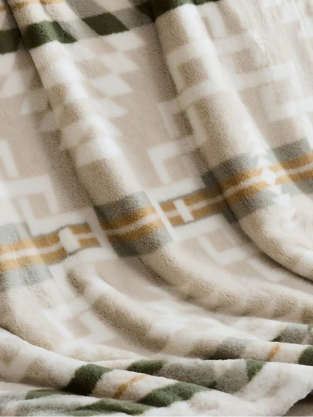 NEW Pendleton Faux Fur Soft Luxe Blanket Queen Zamia 98x92